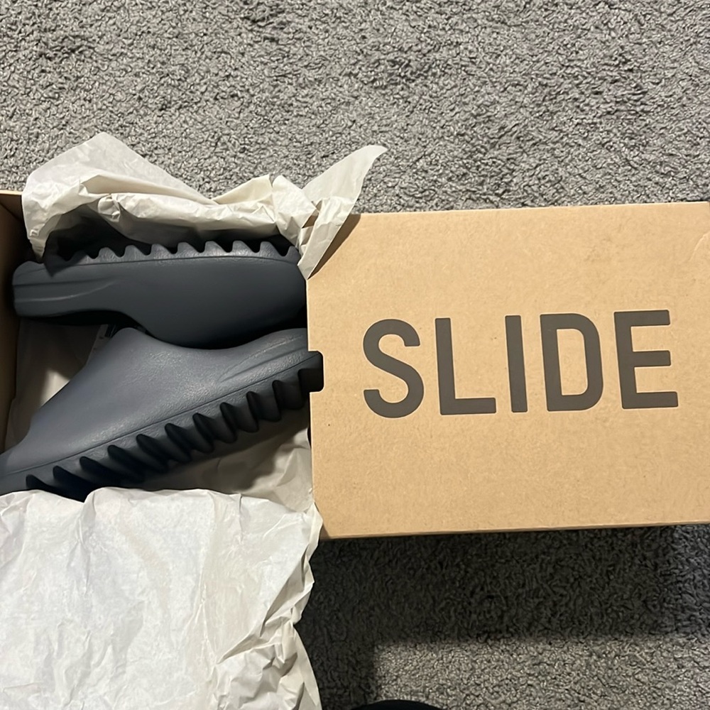 Adidas Yeezy slide purchased in Confirmed app. Size 9 in men’s